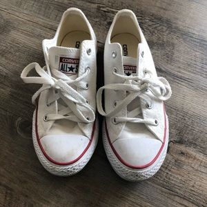White Converse / Chuck Taylor 1.5M US Little Kid